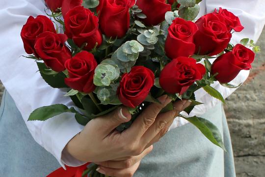 Букет цветов красных роз